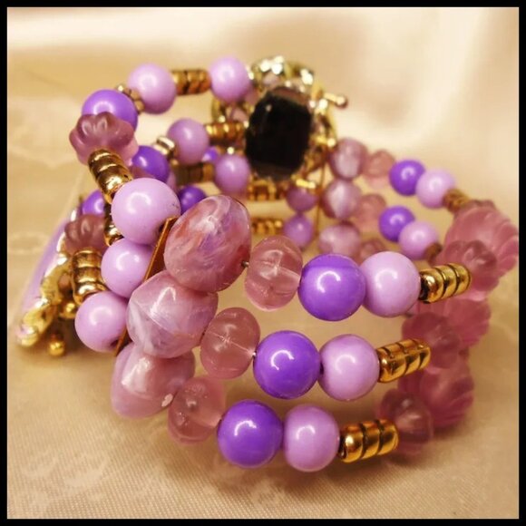 50s Style Wrap Bangle Bracelet Made with Vintage Retro Lavender Beaded Cuff - Picture 6 of 10